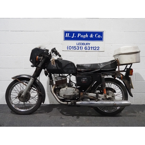 939 - CZ125 motorcycle project. 1993. 124cc. 
Engine turns over with compression. 
Reg. L287 KNV. V5 and k... 