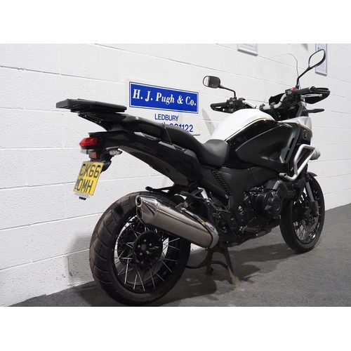 943 - Honda VFR1200 XD-F Crosstourer motorcycle. 2016. 
Runs and rides, comes with service history, owners... 