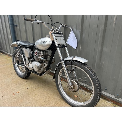 806 - Triumph Speedtwin trials 400 motorcycle. 1964
Frame no. T90 H34019
Engine no. T90 H33935
From a priv... 
