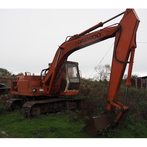 201 - Daewoo HE130 360 digger. Runs and drives. C/w spare buckets