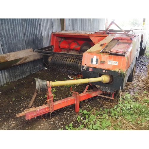 206 - International 554 conventional baler