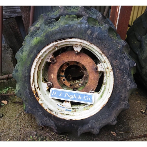 85 - Tractor wheels and tyres 11.2 R28 - 2