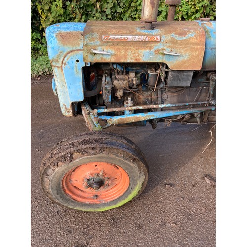 140 - Fordson Dexta tractor. Engine seized, good restoration project. No docs