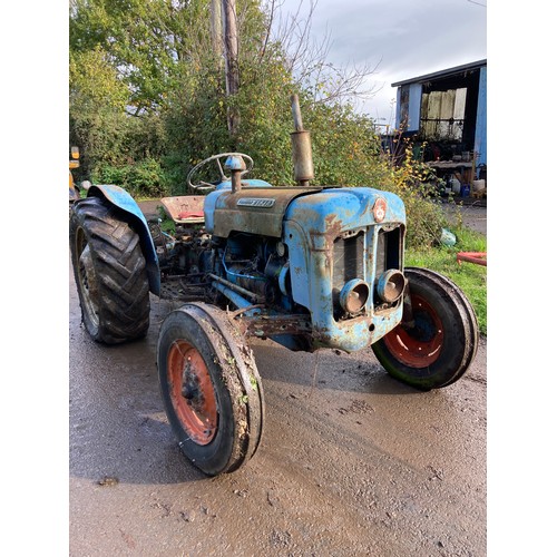 140 - Fordson Dexta tractor. Engine seized, good restoration project. No docs