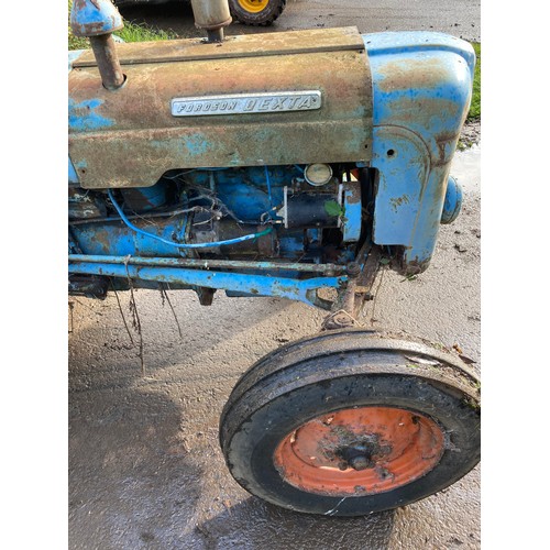 140 - Fordson Dexta tractor. Engine seized, good restoration project. No docs