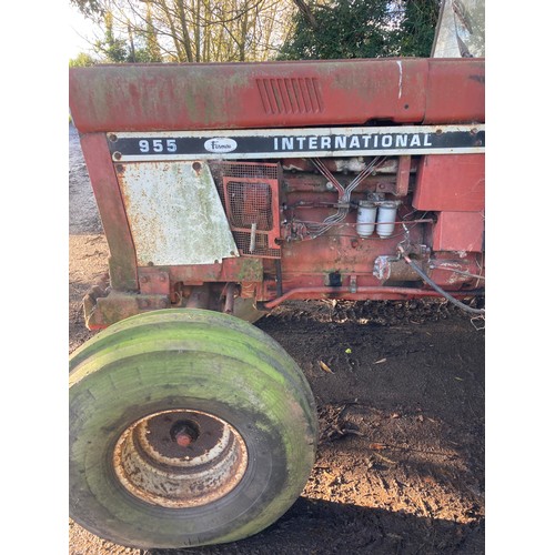 152 - Case 955 International tractor. Good project. No docs