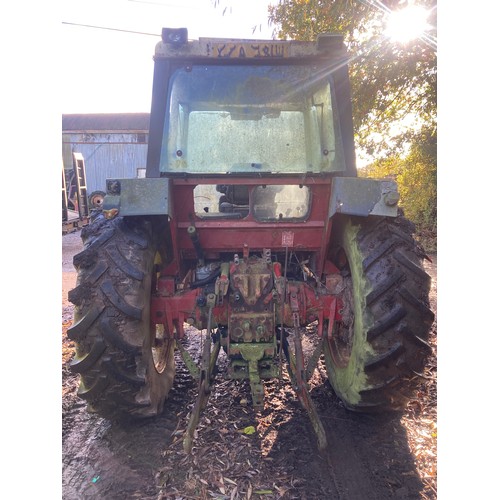 152 - Case 955 International tractor. Good project. No docs