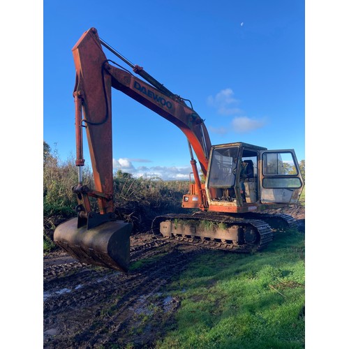 201 - Daewoo HE130 360 digger. Runs and drives. C/w spare buckets