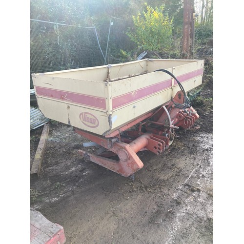 215 - Vicon fertiliser spreader