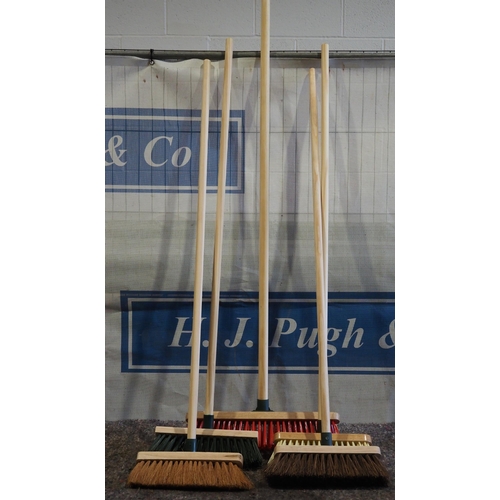 543 - Assorted brooms - 5