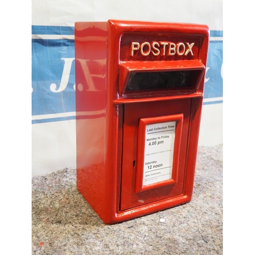548 - Postbox complete with 2 keys 17