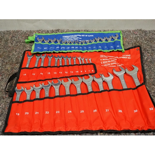 571 - 2 Sets of spanners, 25 piece and 16 piece
