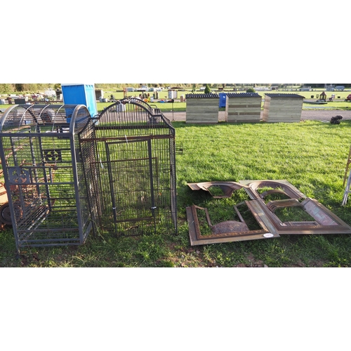 283 - Cast iron fire surrounds - 4 + 2 bird houses