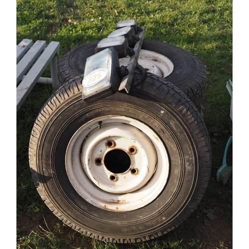 325 - Land Rover lightbar, wheels and tyres