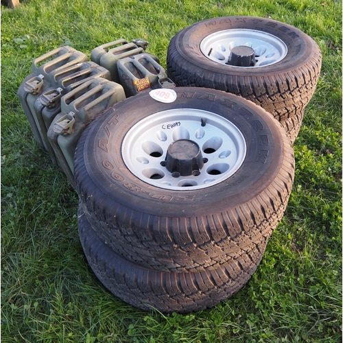 409 - A/T Wheels and tyres SU-800 - 4 + 5 jerry cans