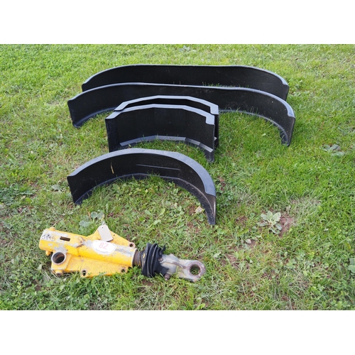 82 - Mudguards and trailer hitch
