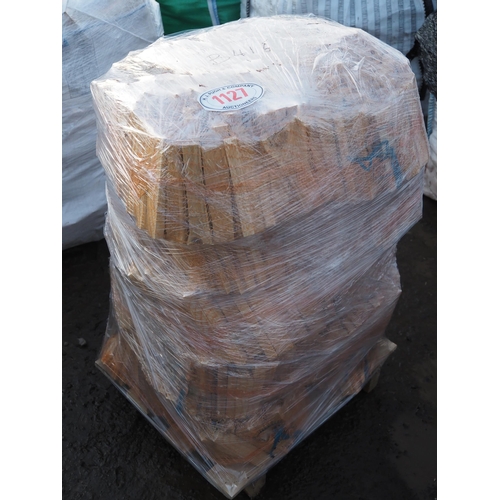 1127 - Small pallet of kindling