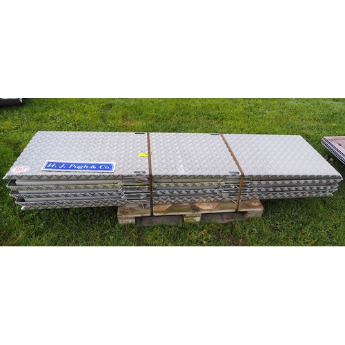 1317 - Aluminium walkway boards 8ft - 5