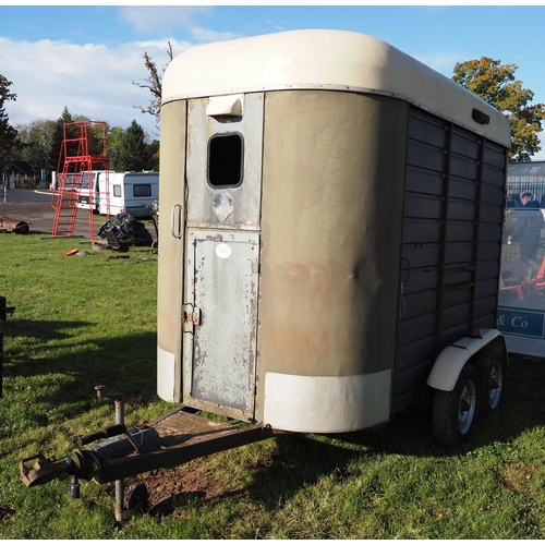 1544 - Twin axle horse trailer