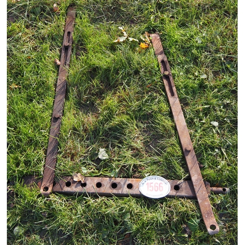 1566 - 9 Hole drawbar and stays