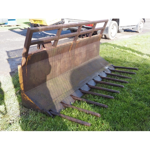 1592 - Muck fork 6ft