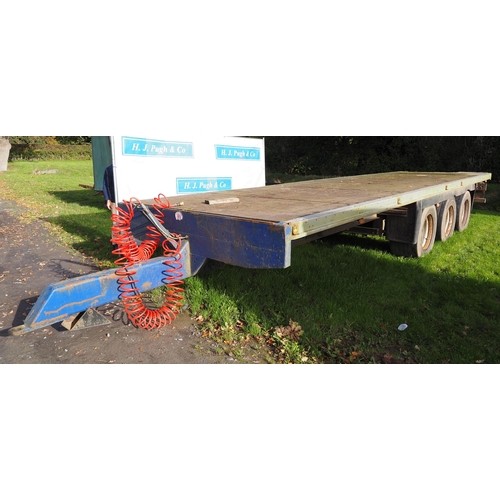 1609 - Low loader triaxle trailer, air brakes. 28ft