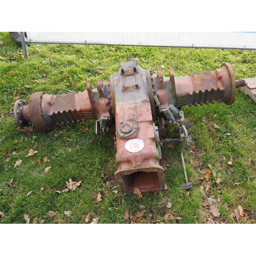 1706 - Tractor rear axle and hydraulic top cover. Believed to be Massey Ferguson 590