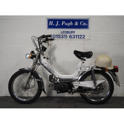 995 - Zebretta moped. 1990. 49cc. 
Runs and rides, MOT until 05/09/24. Comes with handbook and helmet. 
Re... 