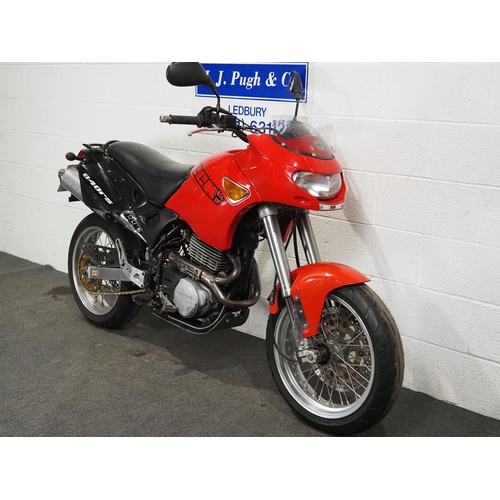851 - CCM 640RS motorcycle. 2001. 636cc.
Runs and rides, MOT until 06.11.24, comes with owners manual and ... 