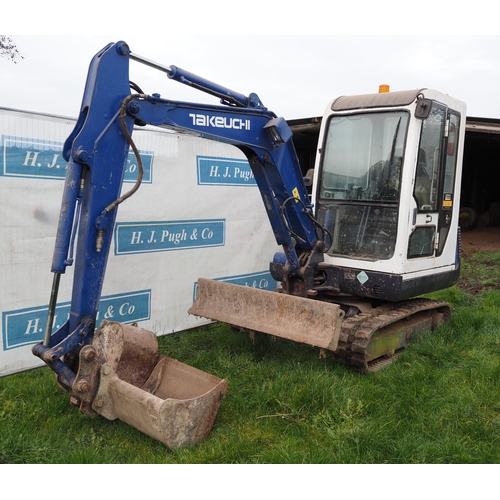 83 - Takeuchi TB125 mini digger. 2.8 Tonne. 2007. Comes with ditching/grading bucket and pipe trench buck... 