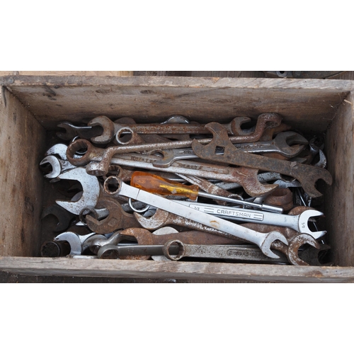 90 - Quantity of assorted spanners