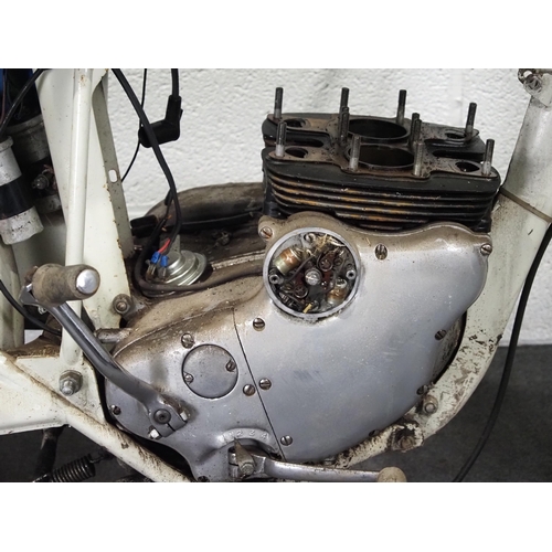 1021 - Norton Navigator motorcycle project. 1964. 350cc
Frame no. 19-100560
Engine no. 100560 19
Comes with... 