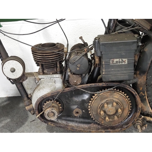 1022 - BSA HB21 motorcycle project. 1937. 249cc
Frame no. HB207515
Engine no. HB212431
Comes with assorted ... 