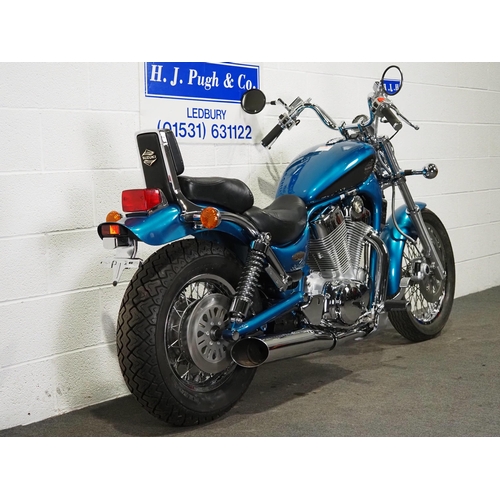 1026 - Suzuki VS1400GL Intruder motorcycle. 1995. 1400cc
Frame no. VX51L 121672
Engine no. X501 143755
Runs... 