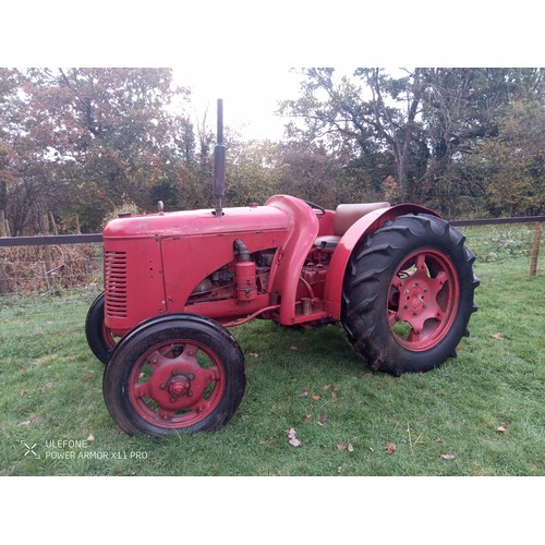 513 - David Brown Cropmaster tractor. 1950. Fitted with electric starter and twin gearstick. Runs but has ... 