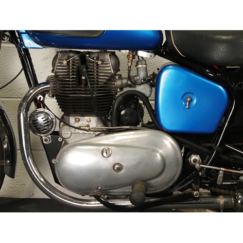 1044 - Royal Enfield Super Meteor motorcycle.
Engine turns over. MOT until 26/2/24.
Reg. 212 XVY. V5