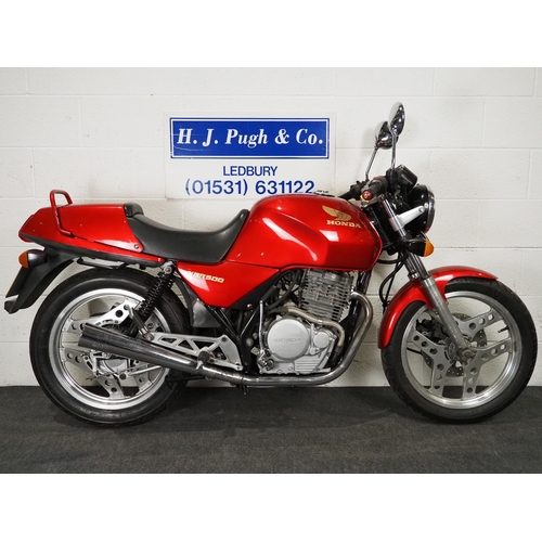 1047 - Honda XBR500 motorcycle.
Engine turns over.
Reg. B213 EGO. V5. Key