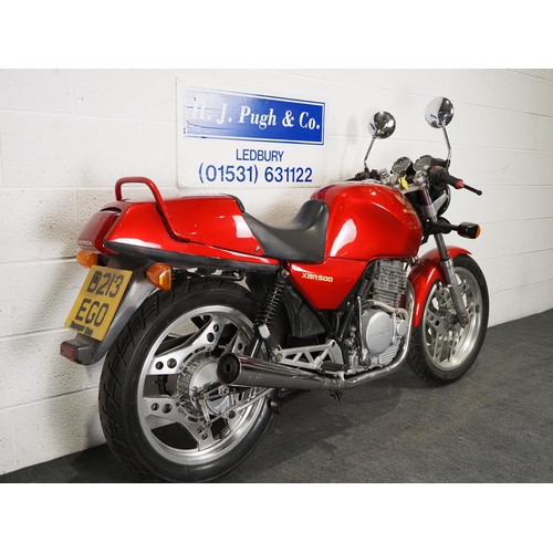 1047 - Honda XBR500 motorcycle.
Engine turns over.
Reg. B213 EGO. V5. Key