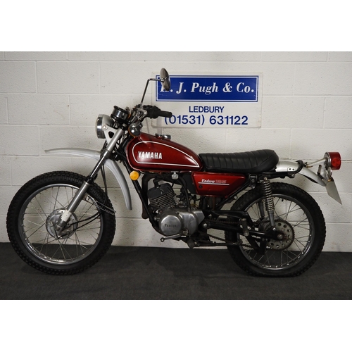 1048 - Yamaha DT125 A Enduro motorcycle.
Engine turns over. Electric start model.
Reg. FWX 686L. V5. Key