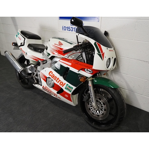 844 - Honda CBR 400RRL NC29 Gullarm motorcycle. 1991. 400cc.
Runs and rides. Recently recommissioned with ... 