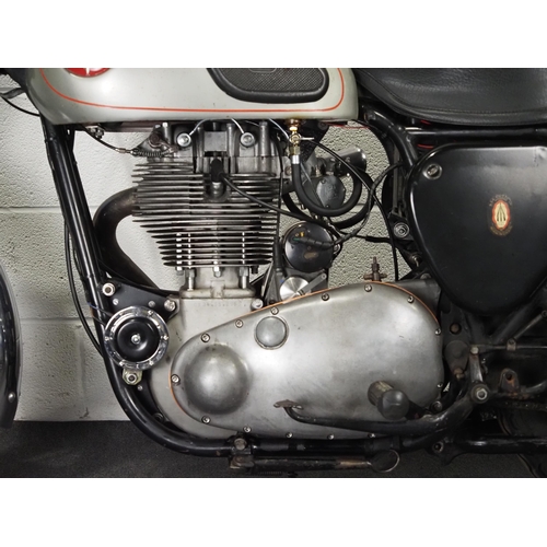 863 - BSA DB34 Gold Star motorcycle. 
Engine turns over. MOT until 14/6/24. Engine rebuilt around 500 mile... 