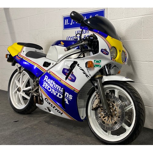 868 - Honda VFR400 NC30 motorcycle. 1989. 399cc
Runs. Has been on display in a shop window for a few years... 