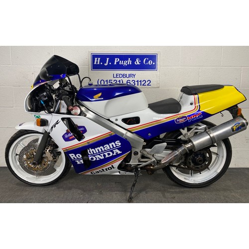 868 - Honda VFR400 NC30 motorcycle. 1989. 399cc
Runs. Has been on display in a shop window for a few years... 
