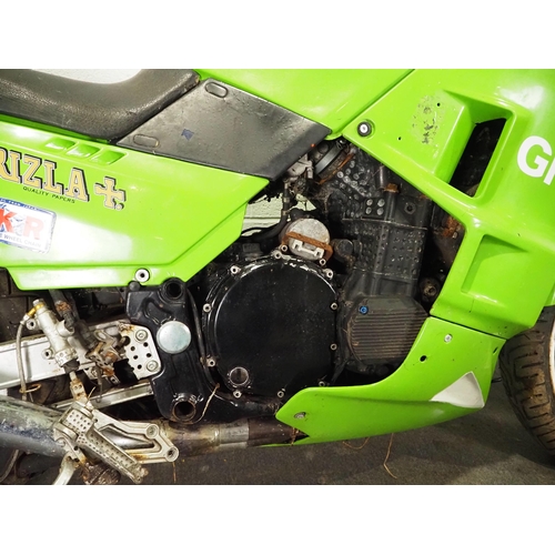 1059 - Kawasaki GPX 750R motorcycle project. 1989. 748cc. 
Has been dry stored for 5 years. 
Reg. F87 PTR. ... 