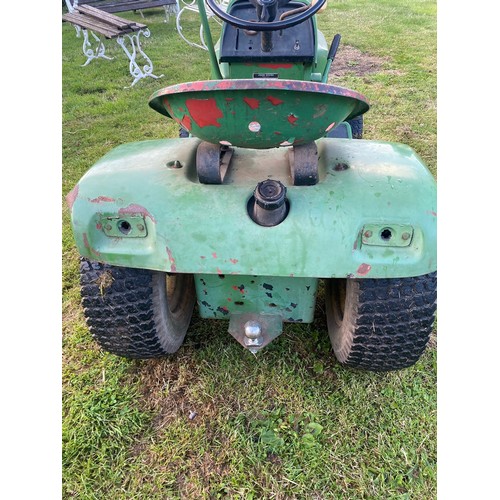 567 - John Deere 200 series ride on mower. 1976. Working order. Key in office