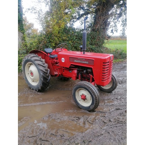 533 - International B275 tractor. Engine overhauled, new pistons and liners, reconditioned cylinder head, ... 