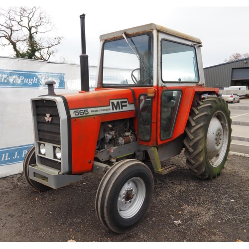 505 - Massey Ferguson 565 tractor. Showing 2680 hours. Reg. RVL 776R. V5 and key in office