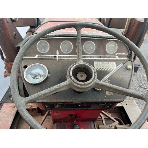 539 - International 454 tractor. 1971. C/w Quicke loader. Recently had new clutch and radiator. Runs and d... 