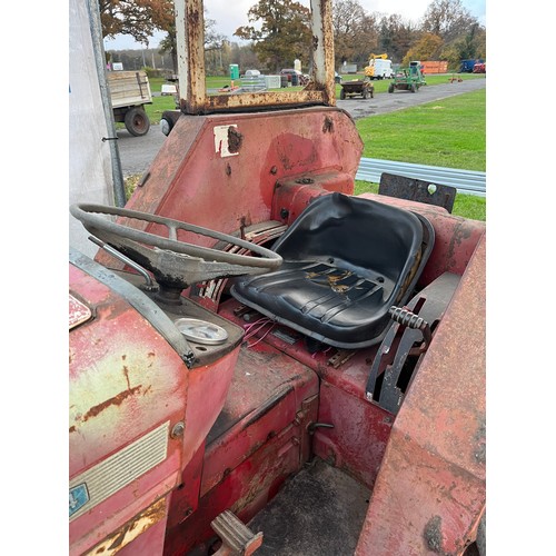 539 - International 454 tractor. 1971. C/w Quicke loader. Recently had new clutch and radiator. Runs and d... 