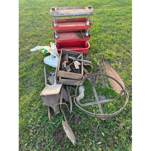 1042 - Garden tools, work trolley and cast iron brackets